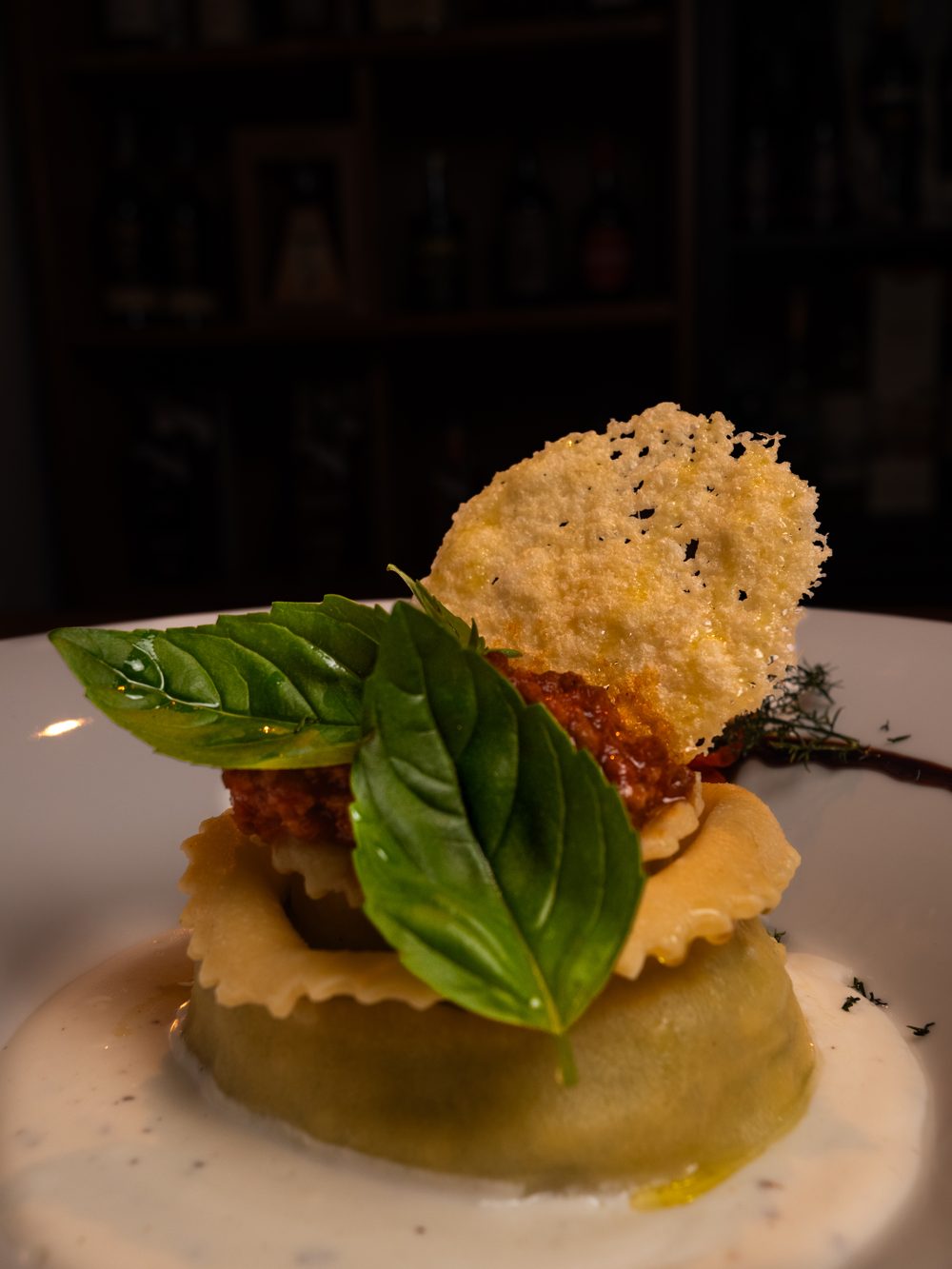 Ravioli con cialda di parmigiano
