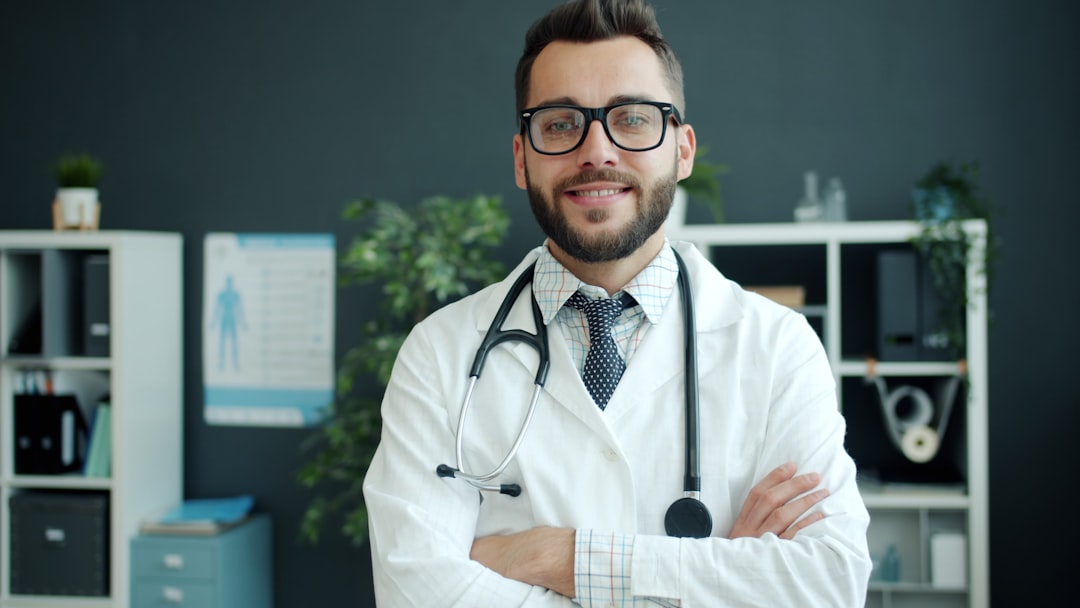 Medico professionista usa LinkedIn per trovare pazienti privati