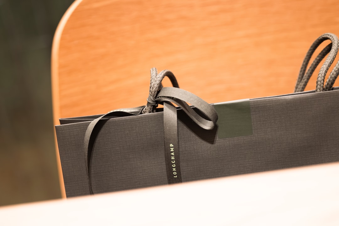 Packaging lusso busta personalizzata negozio abbigliamento branding