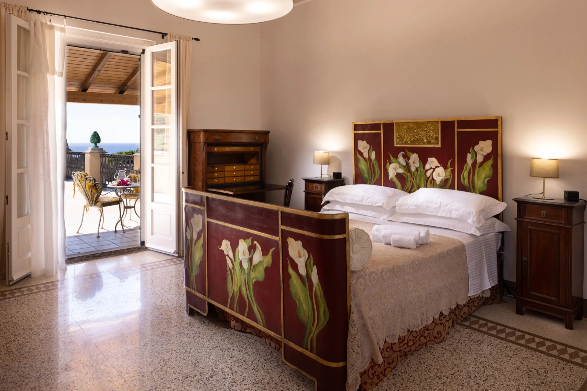 Bedroom with a veranda