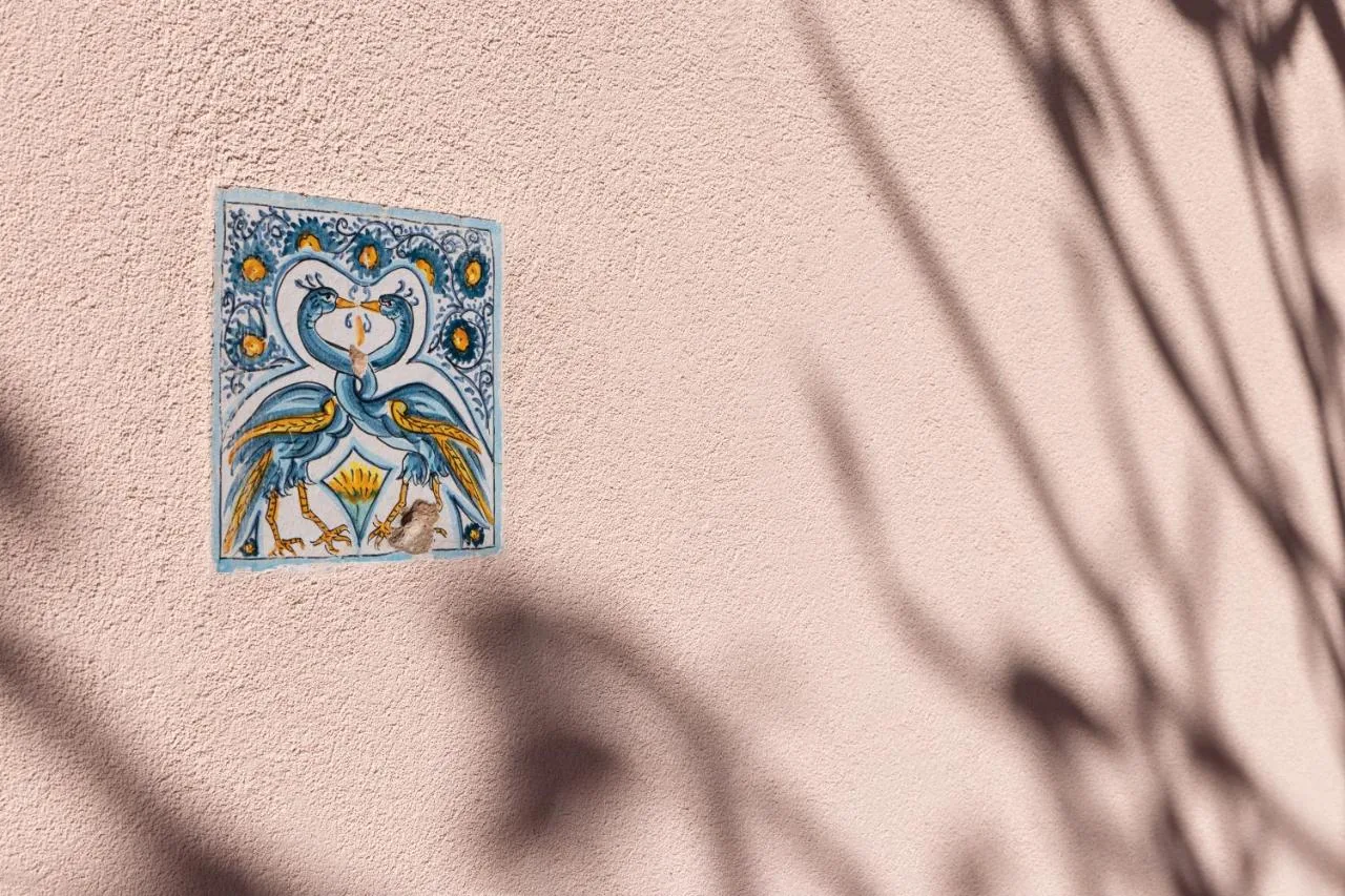 Majolica tile